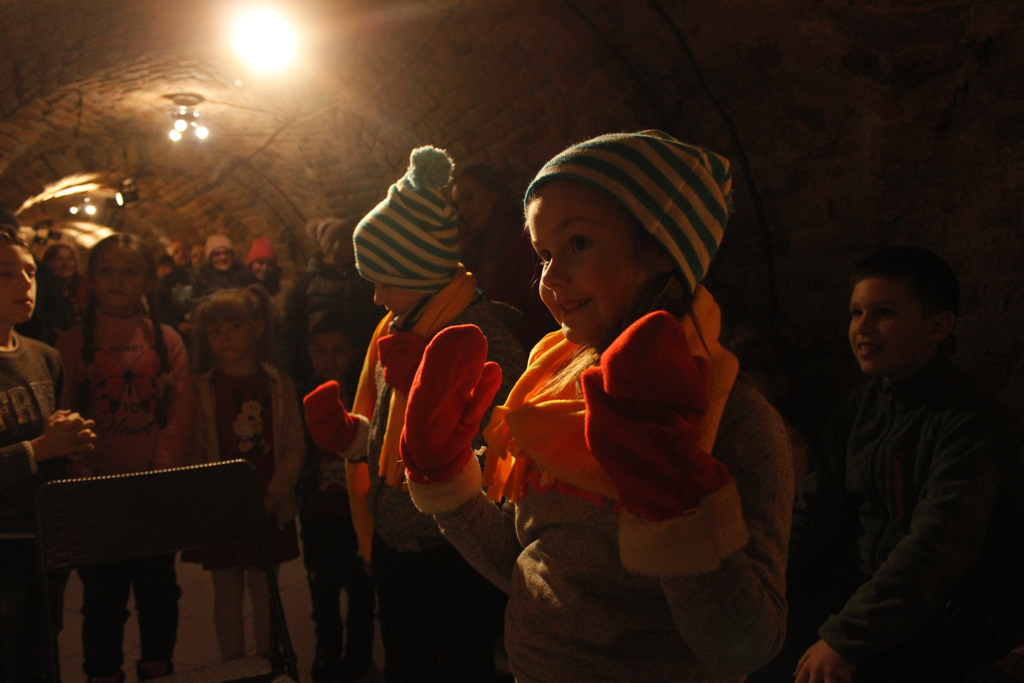 У Луцьку для діток ВПО влаштували свято Миколая (відео)