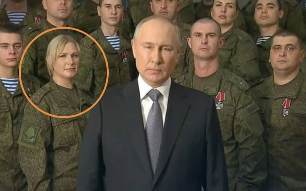 Путін вітав з Новим роком з підставними військовими (фото)