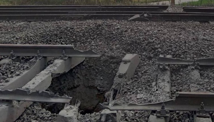 Різдвяні «ельфи»: на Луганщині партизани знищили залізницю, якою росіяни підвозили військову техніку