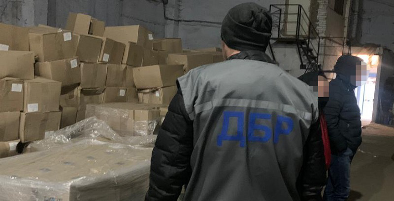 ДБР викрило підприємців, які крали продукти, призначені для ЗСУ (фото, відео)