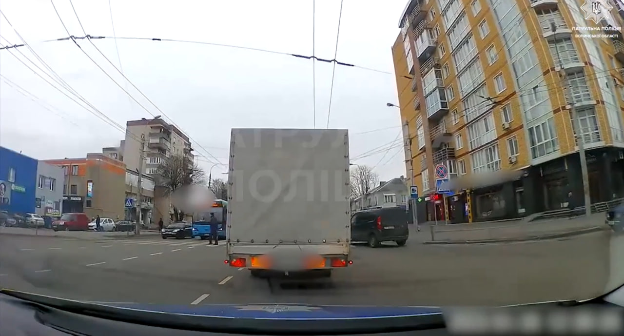 У Луцьку покарали водія, який не пропустив пішохода (відео)