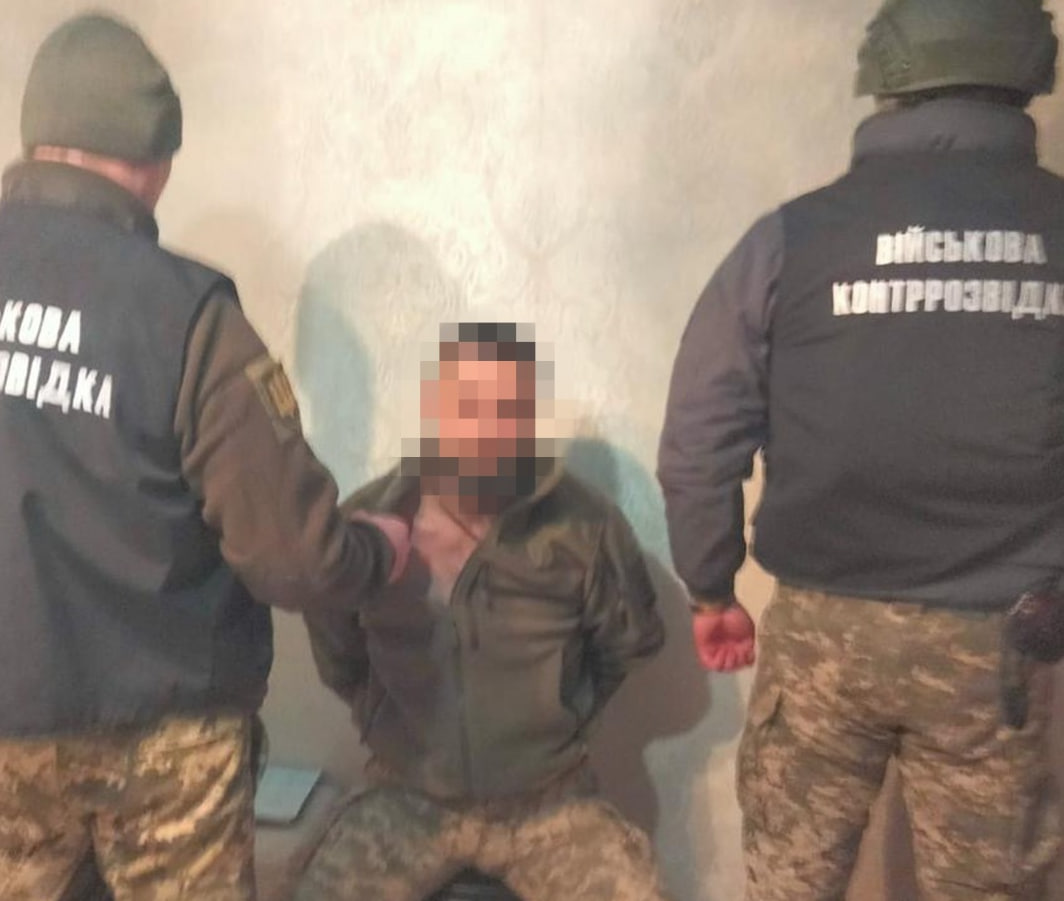 Волинські СБУшники затримали російського агента в лавах ЗСУ (фото, відео)