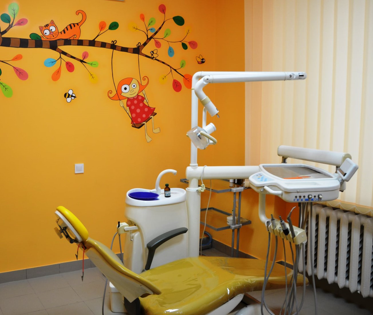 Відділ стоматології в Луцькій міській дитячій поліклініці тепер з генератором (фото)
