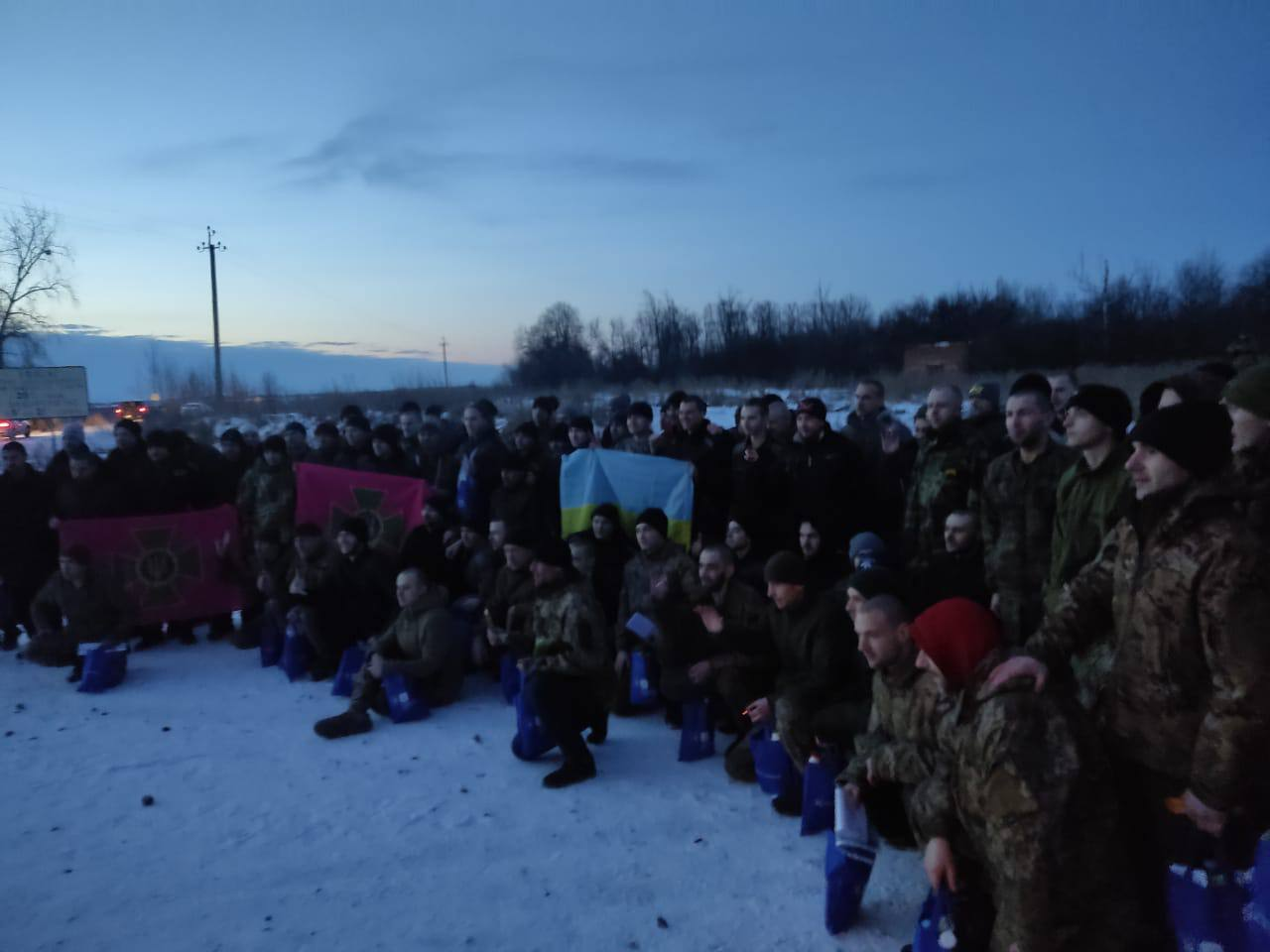 Нацгвардійці, прикордонники та військові ЗСУ: Україна повернула додому 100 військових та 1 цивільного
