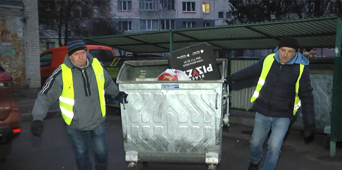 У Луцьку комунальникам заважають вивозити сміття (відео)