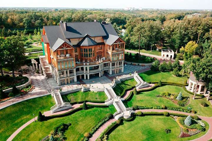 Цінності з резиденцій Януковича передадуть музеям, які розграбували росіяни