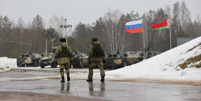 До Білорусі прибули нові ешелони з технікою росії та військовими