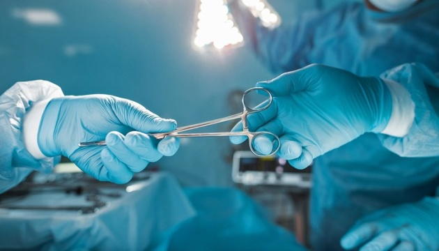 Хірурги вперше встановили протез мітрального клапана у живе серце