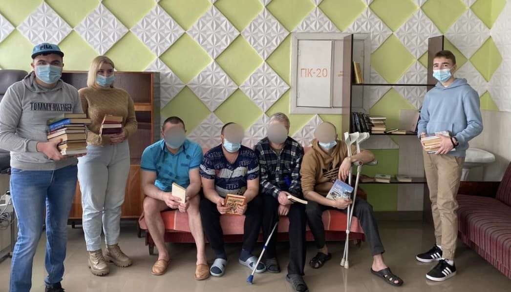 У Нововолинську в лікарні облаштували бібліотеку для бійців (фото)