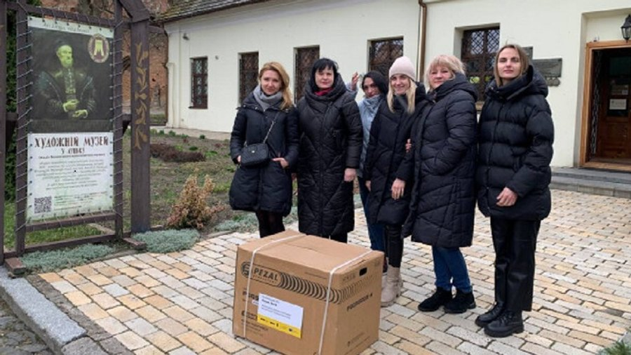 Трьом музеям у Луцьку передали генератори від благодійників