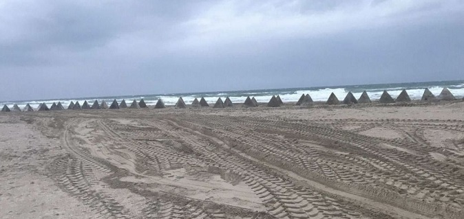 Окупанти в Криму закрили пляжі, де вирили окопи