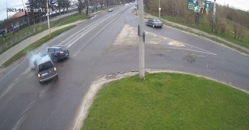 Хотів «проскочити»: у Луцьку – аварія на перехресті (відео)