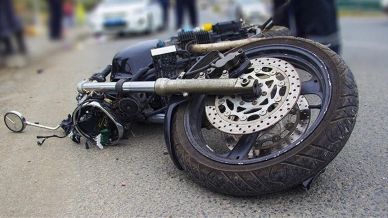 Обоє – в лікарні: у Луцькому районі п'яний мотоцикліст збив пішохода