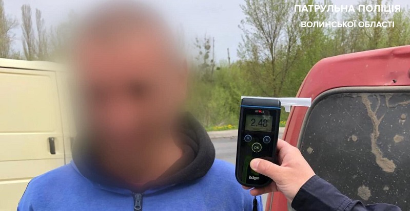 Поїхав не туди: у Луцьку зловили п'янючого водія (фото)