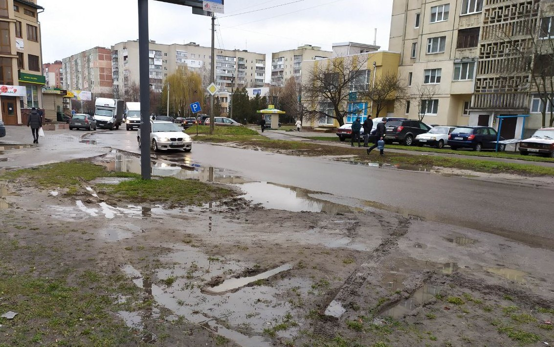 У Луцьку просять відремонтувати частину вулиці Кравчука (фото)