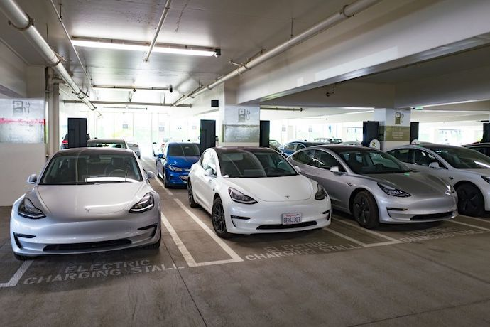 Tesla відкличе понад 1,1 мільйона автомобілів у Китаї