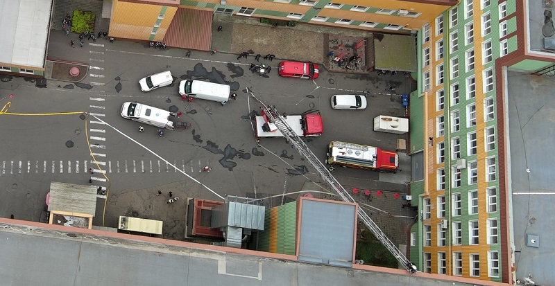 Драбиною – на дах: у Луцьку на «Модерн-Експо» тренувалися надзвичайники (фото)