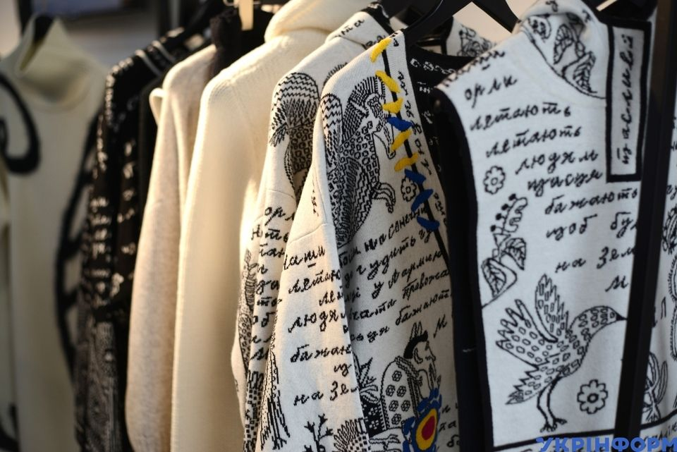 Дизайнерський одяг чи продукція мас-маркет брендів: експерти з’ясували, що частіше купують українці