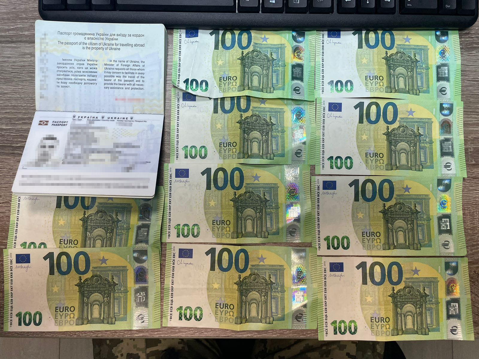 На Буковині чоловік давав прикордонникам 1000 євро хабаря, щоб впустили в Україну