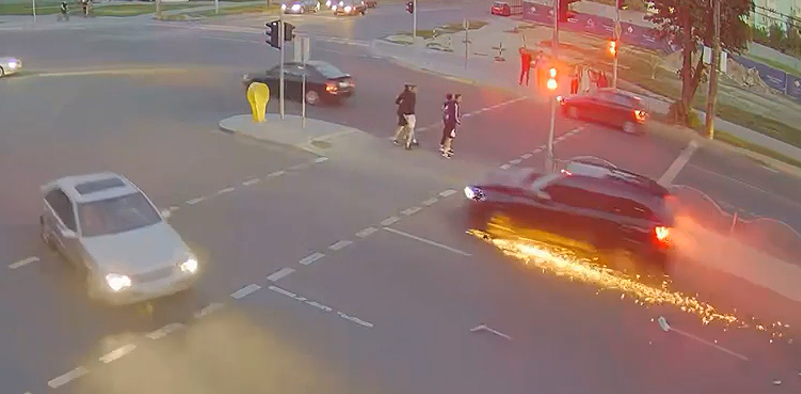 Водій BMW,  який «зніс» огорожу в Луцьку, відновить її за свої гроші (фото)