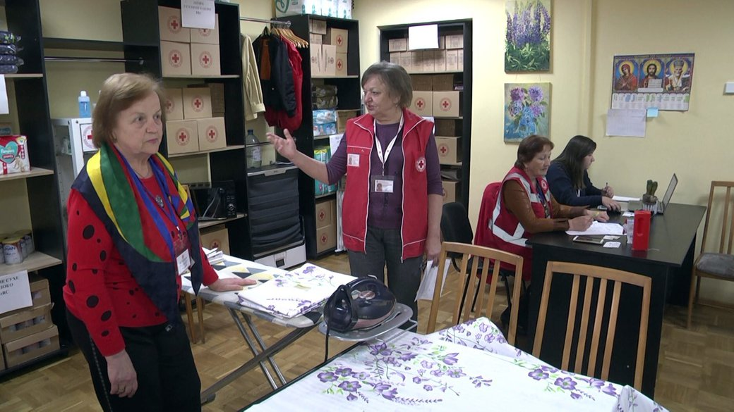 У Луцьку волонтери облаштували безплатну швейну майстерню (відео)