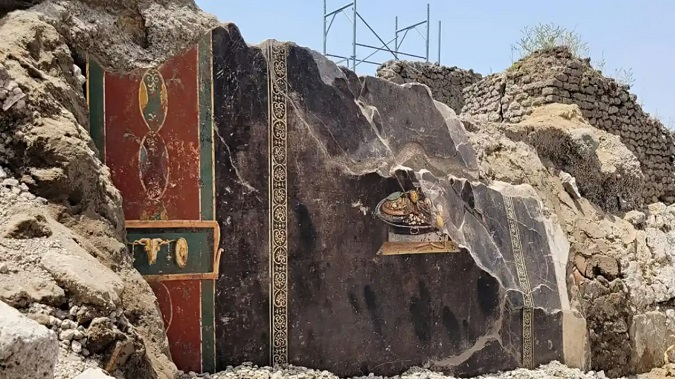 У Помпеях знайшли стародавню фреску, на якій зображений «предок» піци (фото)