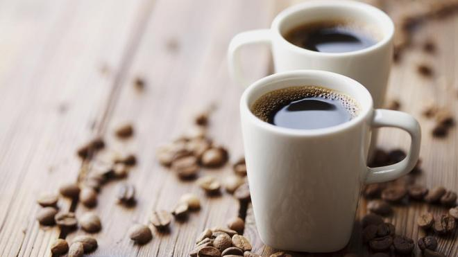 Вчені з’ясували, чи справді ранкова кава «заряджає» енергією