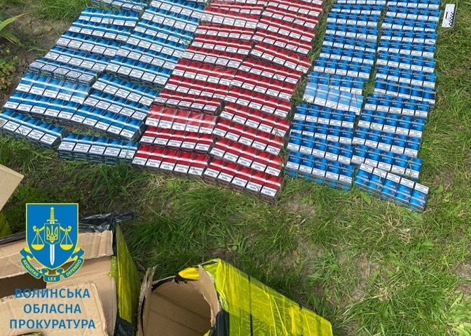 У Нововолинську в мікроавтобусі знайшли «ліві» цигарки на 200 тисяч (фото)