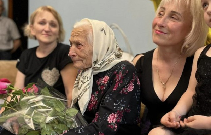 Має 8 праправнуків: 100-річний ювілей відзначила мешканка волинського села (фото)