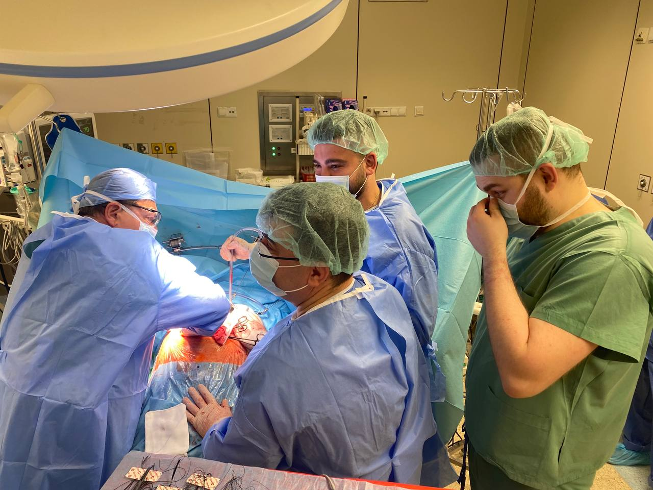 У Варшаві волинські хірурги вчилися трансплантувати печінку (фото 18+)
