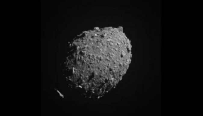 Після удару зонду NASA від астероїда відірвалися понад 30 валунів (фото)