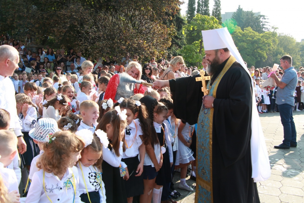 Волинське духовенство служитиме молебні для школяриків та вчителів