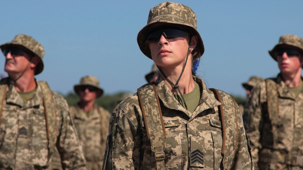 З 1 жовтня жінки мають ставати на військовий облік: кого це стосується і як це буде