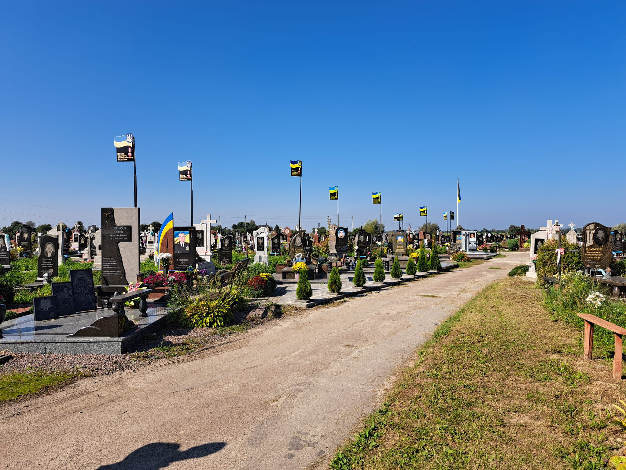 На кладовищі у Володимирі встановлюють камери відеонагляду (фото)