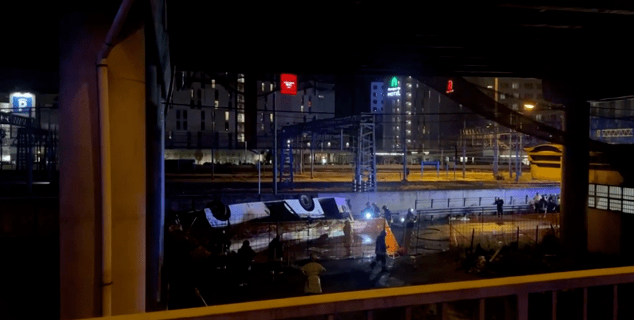 В Італії автобус з пасажирами впав з мосту – 21 людина загинула