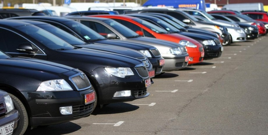 Попит на імпортовані вживані авто залишається високим: що обирають українці