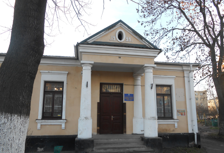 Що приховує будинок із колонами у Володимирі (фото)