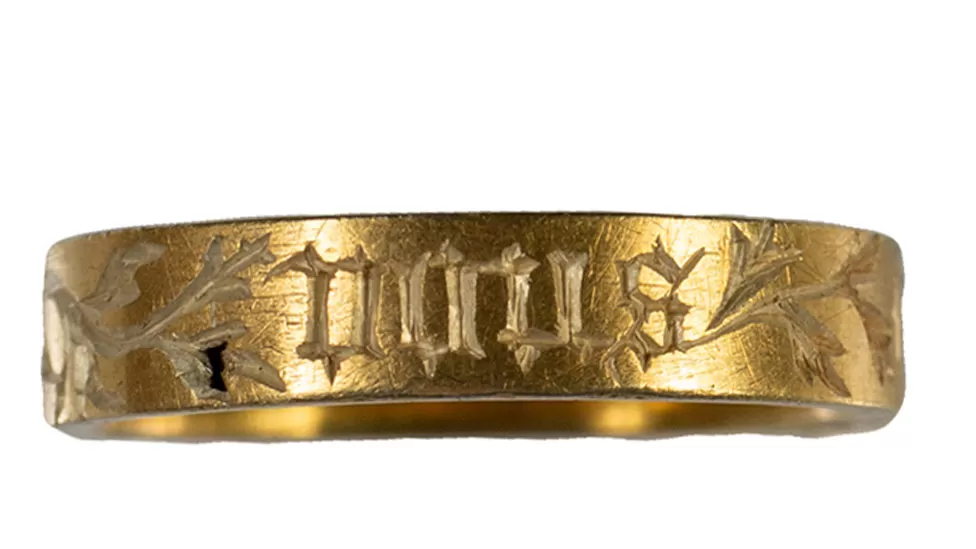 В Англії знайшли середньовічний золотий перстень із зізнанням у коханні