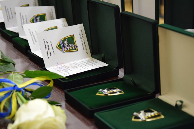 Волинські прикордонники, які брали участь в активних бойових діях на Донеччині, отримали нагороди (фото)