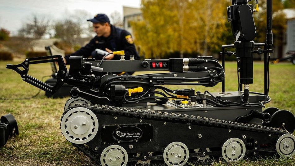 Канада передала Україні роботів-саперів