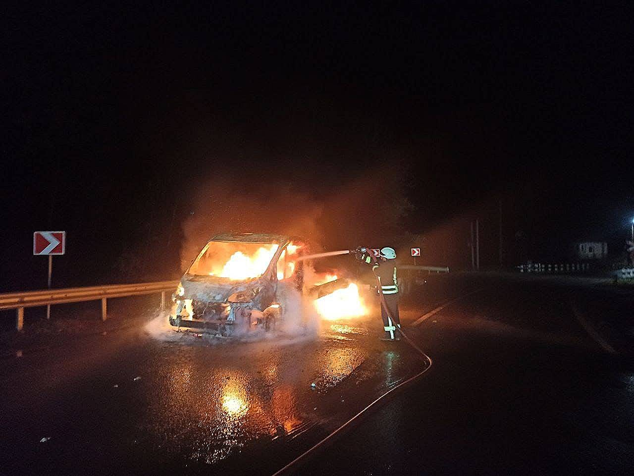На Ковельщині посеред дороги загорівся автомобіль