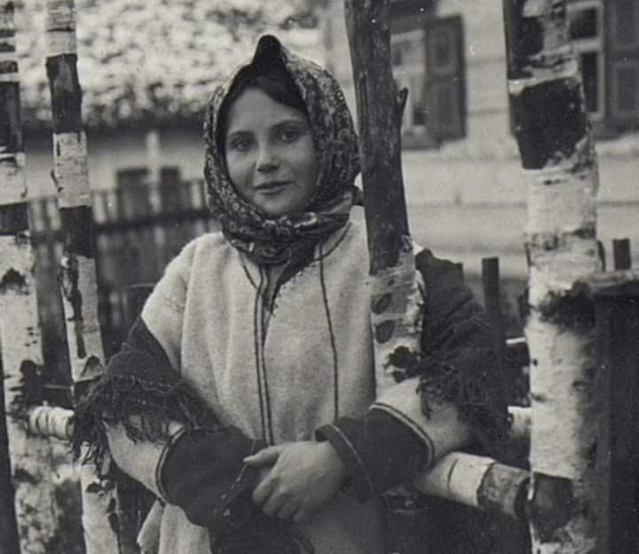 У що вдягали дітей на Волині понад 100 років тому (фото)