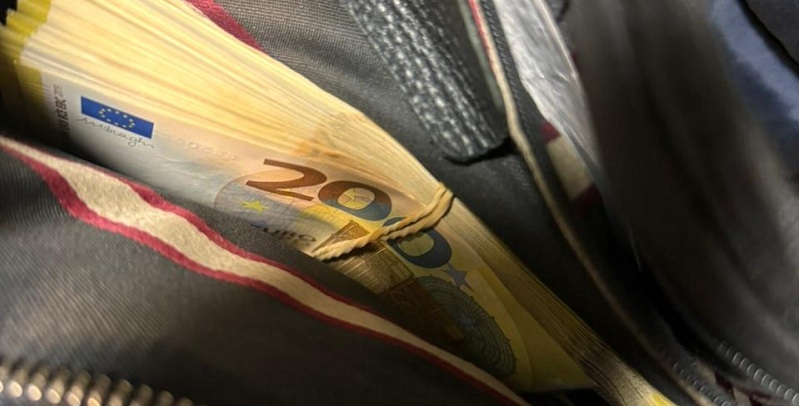 В «Устилузі» зловили чоловіка, який заховав від митників 14 тисяч євро (фото)