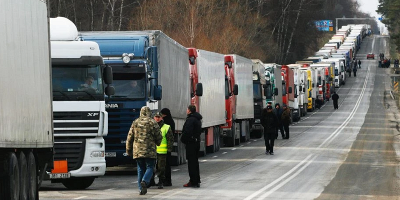 У чергах на західному кордоні – близько 5 тисяч вантажівок, «Ягодин» розблокований, – ДПСУ