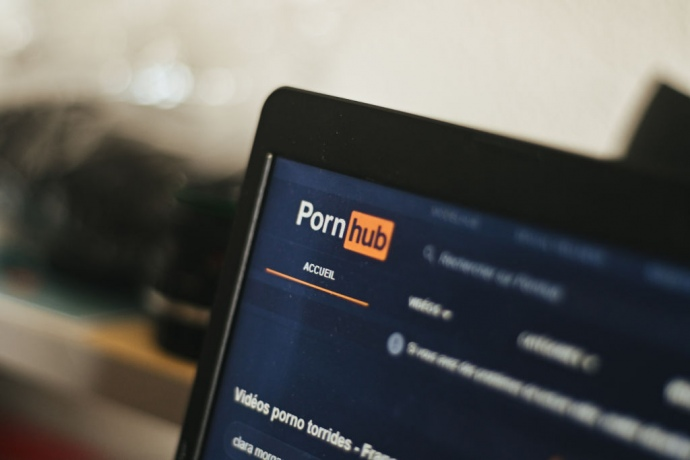 Податкова оштрафувала PornHub за несплату в Україні «податку на Google»