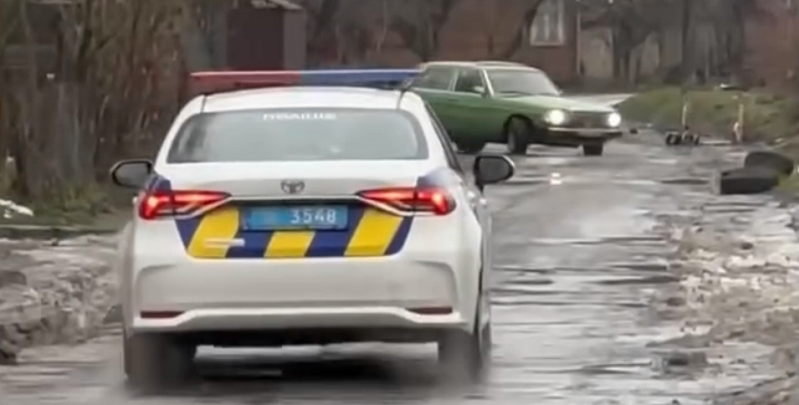 У Луцьку п'яний водій хотів пішки втекти від копів (відео)