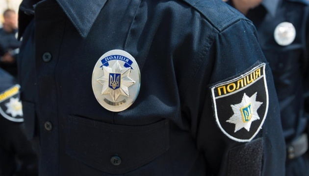 Школи в Україні охоронятимуть поліцейські: чи матимуть зброю