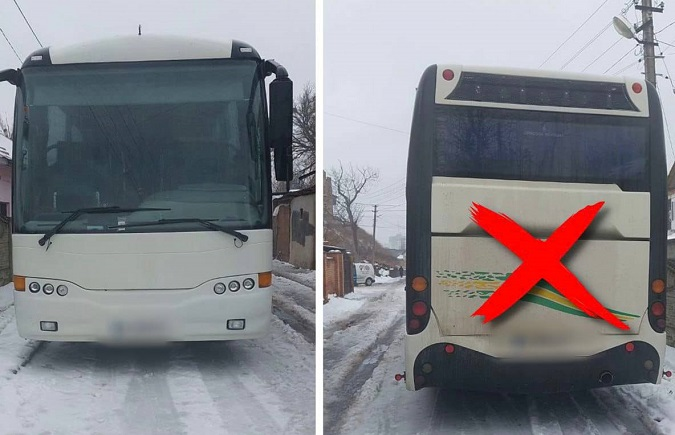 Ні пройти ні проїхати: у Луцьку посеред дороги на Замковій «кинули» автобус (фото)