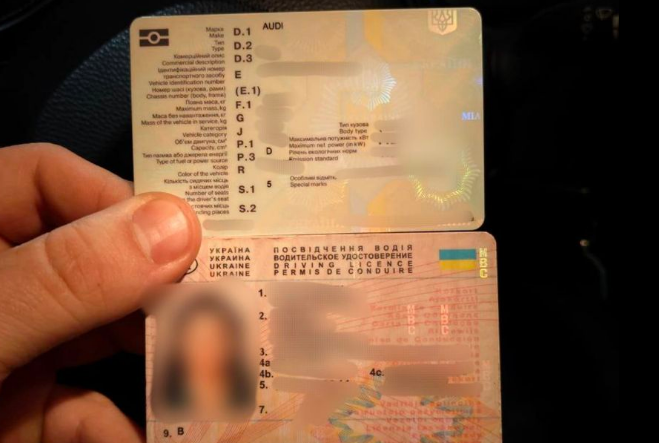 Порушила ПДР: у Луцьку зловили водійку з фальшивими «правами»