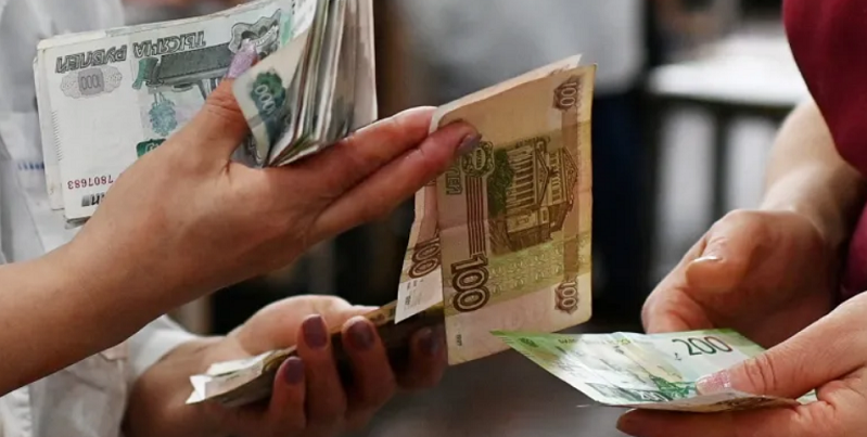 Нацбанк знову дозволив українцям обмінювати рублі